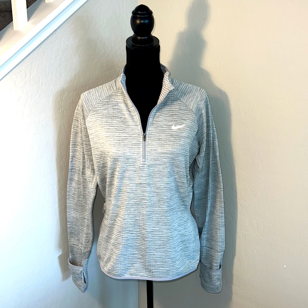 NIKE Dri-Fit Half-Zip Pull Over. Light Grey.